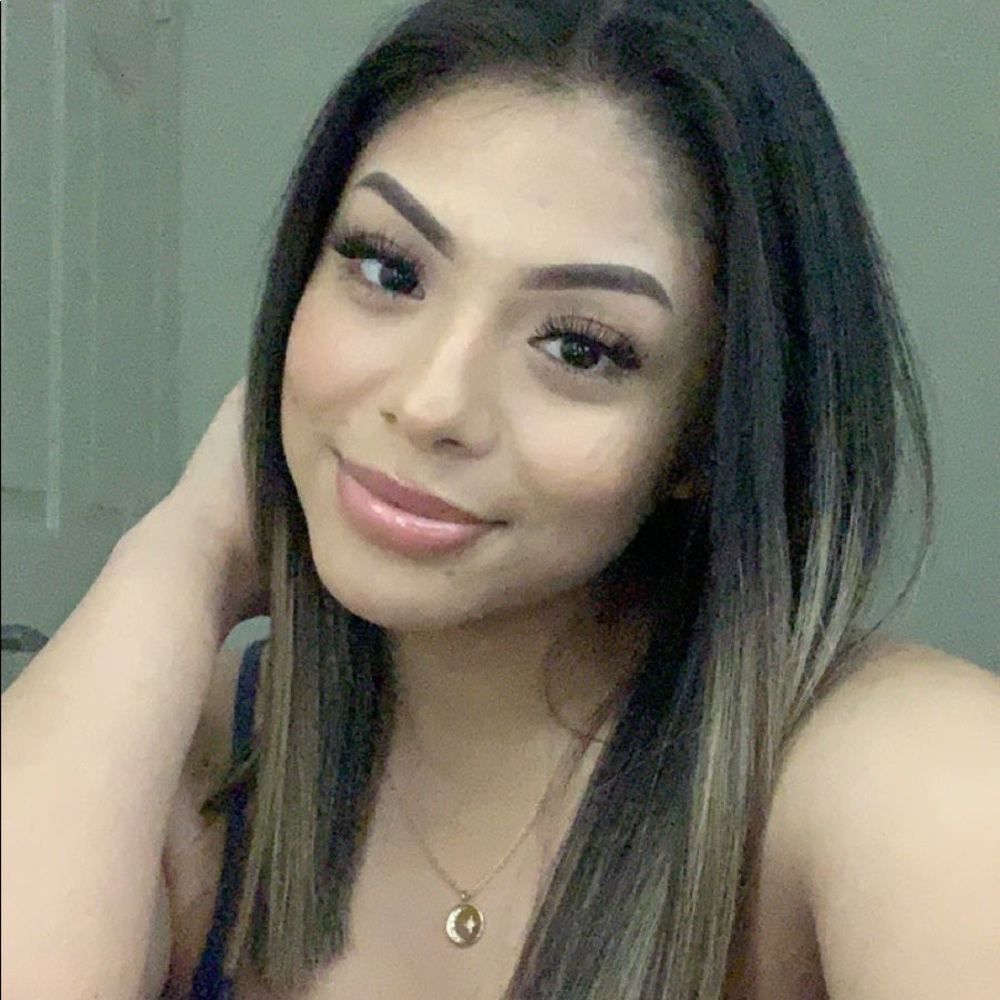 Meet your Posher, Priscila